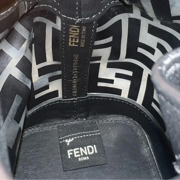 đź‘‘âś…PRICE FIRMâś…AUTHENTIC Fendi Black & Gold Mon Tresor Mini Bucket - Picture 9 of 16